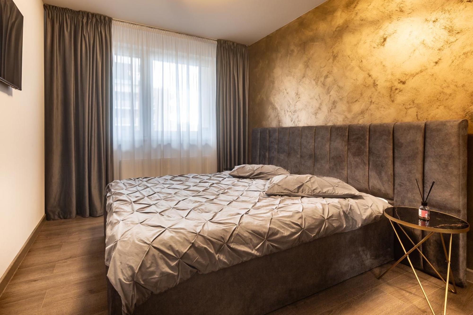 Carpatilor Apart Hotel Brasov Exterior photo